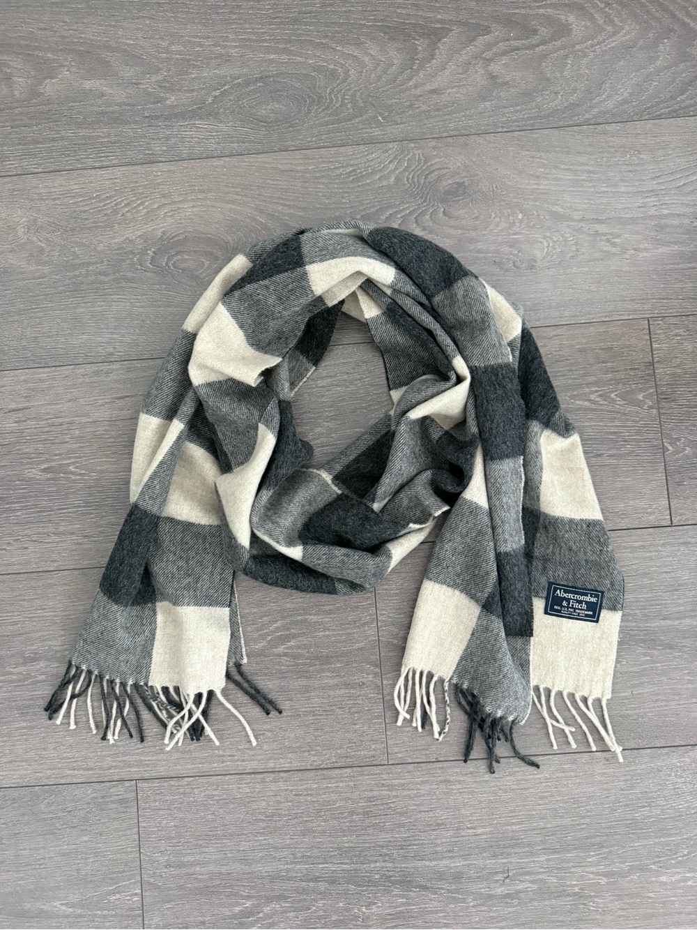 Abercrombie & Fitch Men’s Black gray & Cream Check Scarf